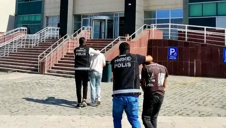 Kars'ta Uyuşturucu Operasyonu: 2 Tutuklama