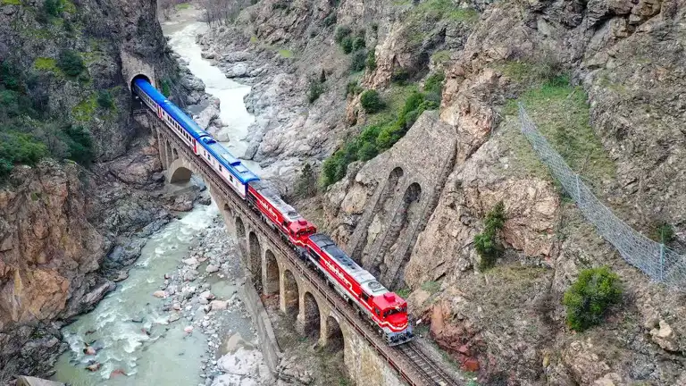 Karaelmas Treni Sonbahar Seferlerinde